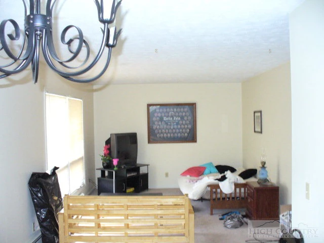 Image number 9 for the current listing