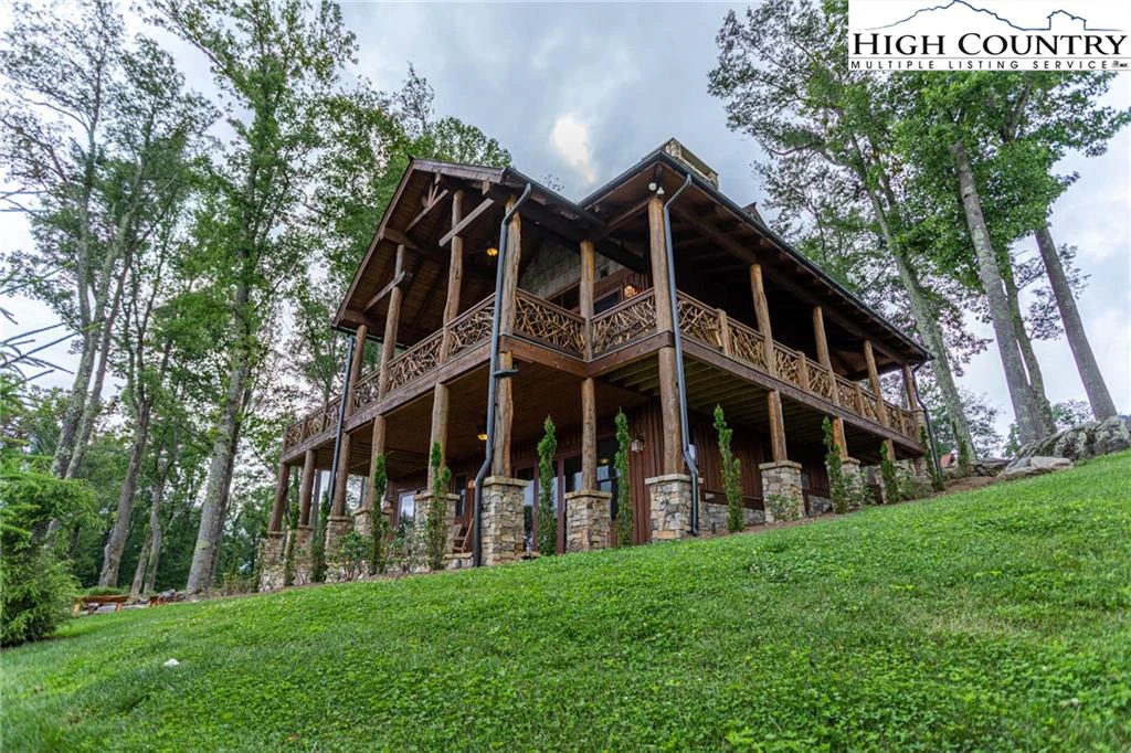 Image number 1 for the current listing
