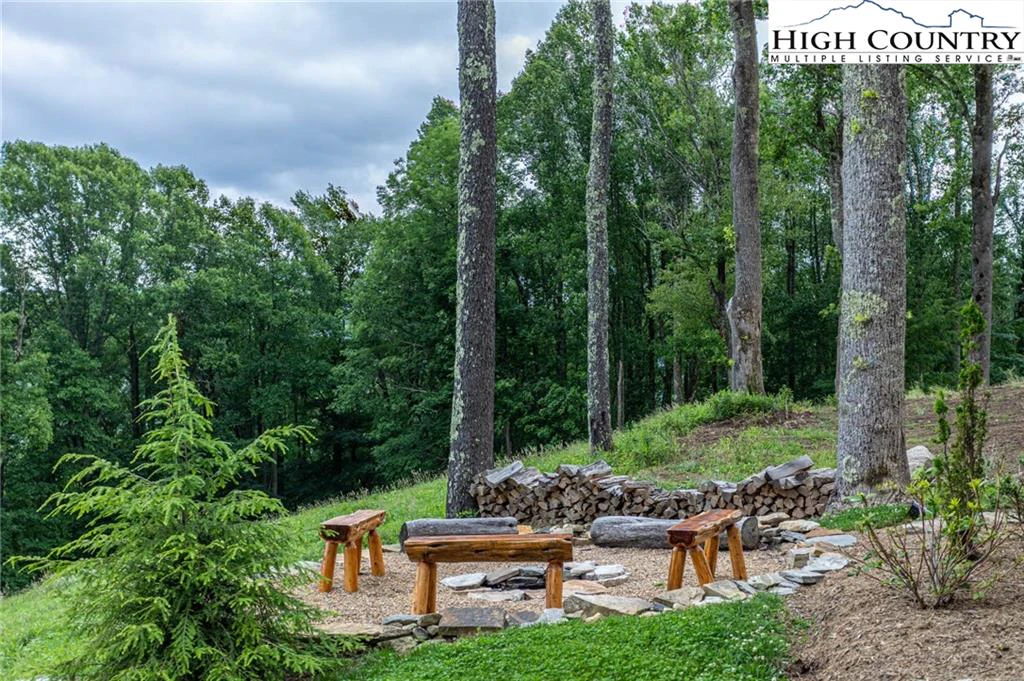 Image number 2 for the current listing