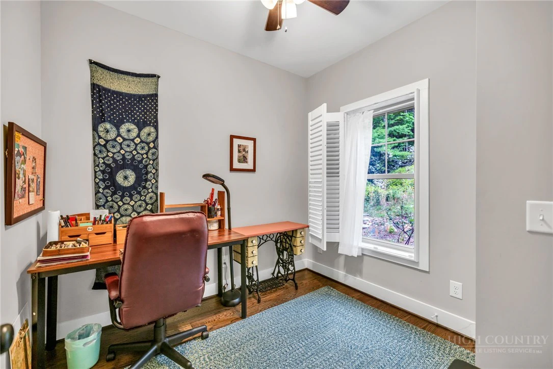 Image number 21 for the current listing