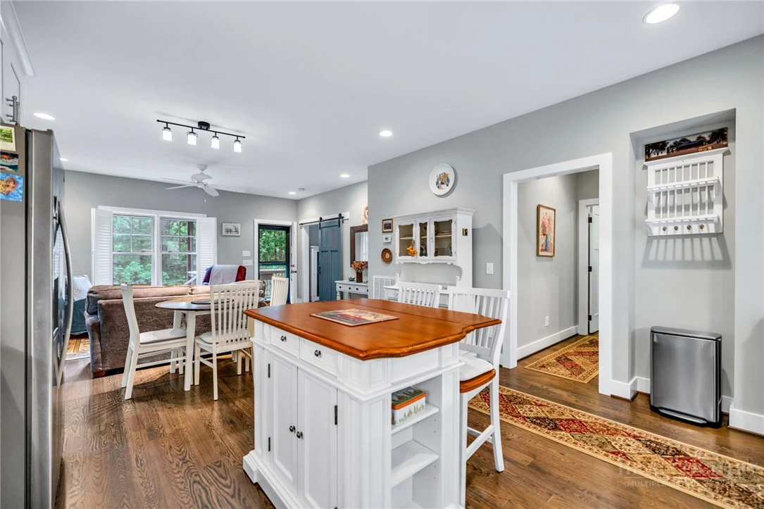 Image number 13 for the current listing