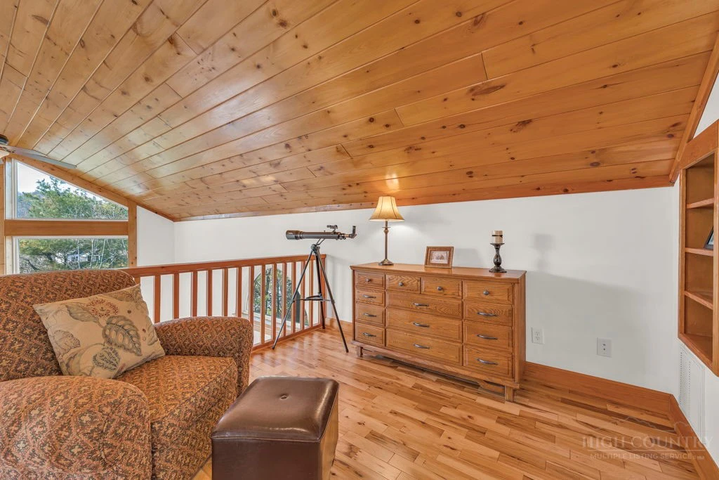 Image number 9 for the current listing
