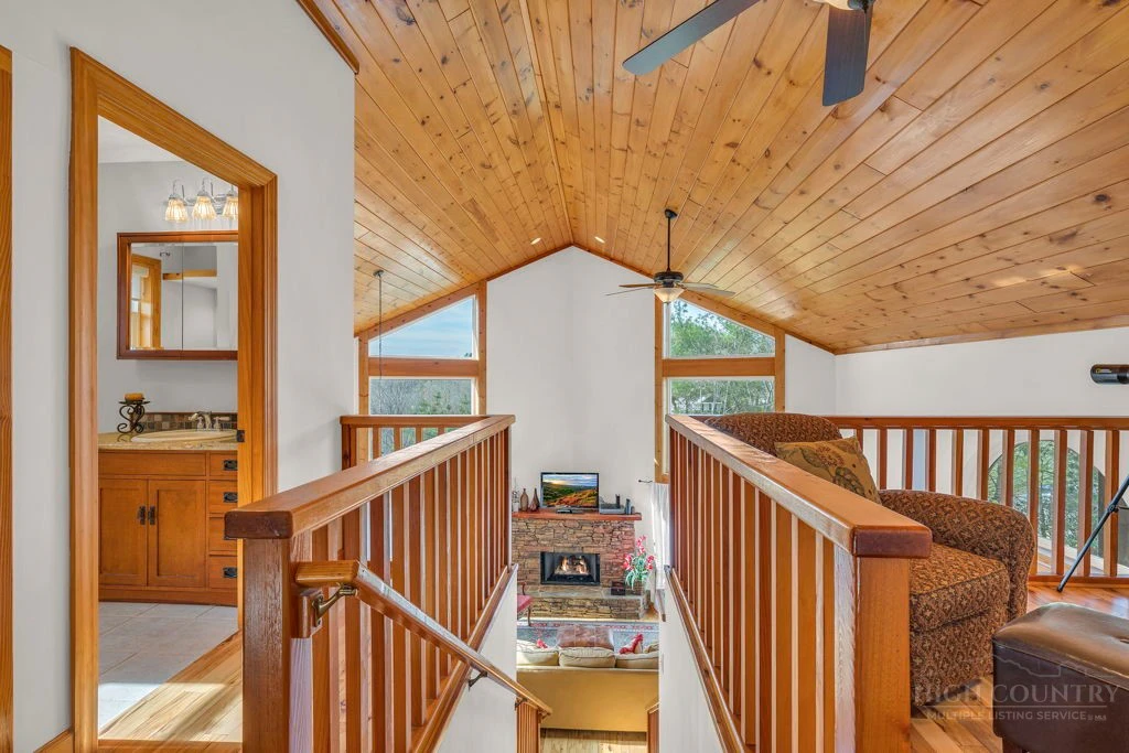 Image number 5 for the current listing