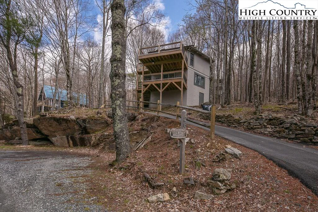 Image number 1 for the current listing