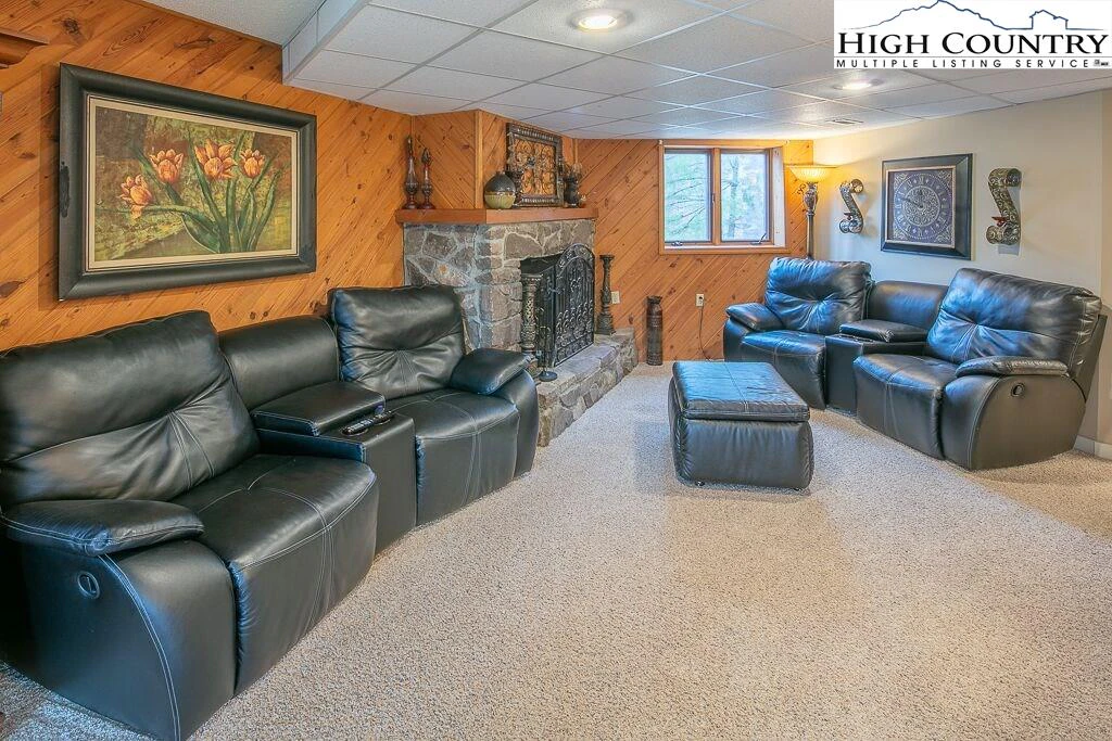 Image number 3 for the current listing