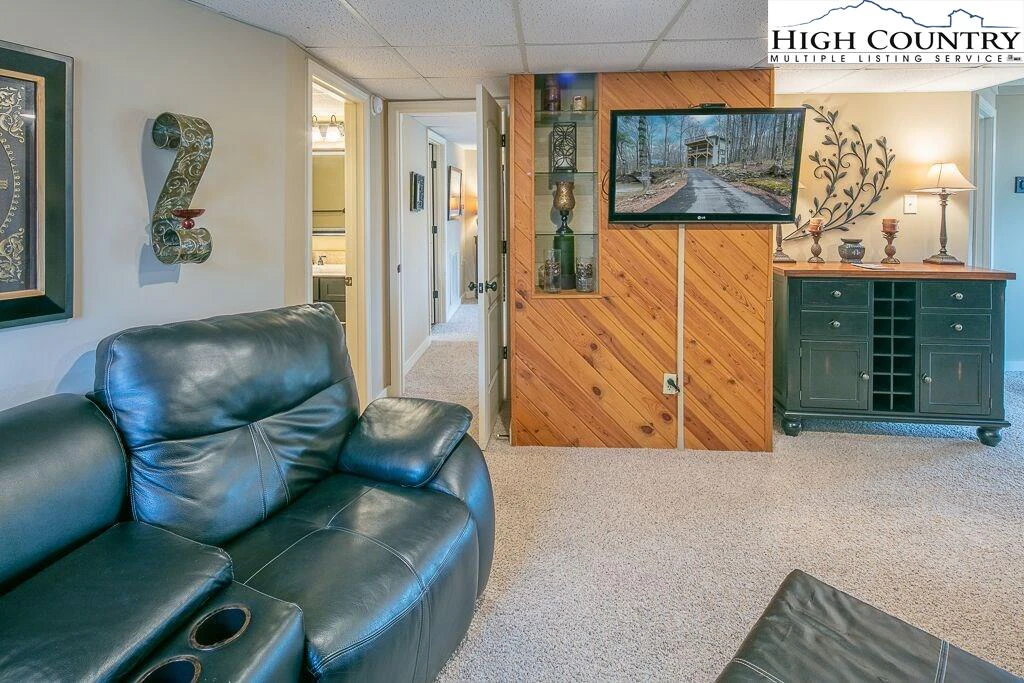 Image number 8 for the current listing