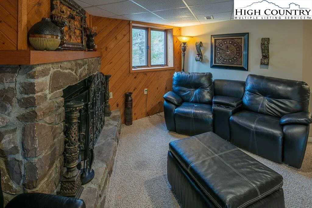 Image number 9 for the current listing