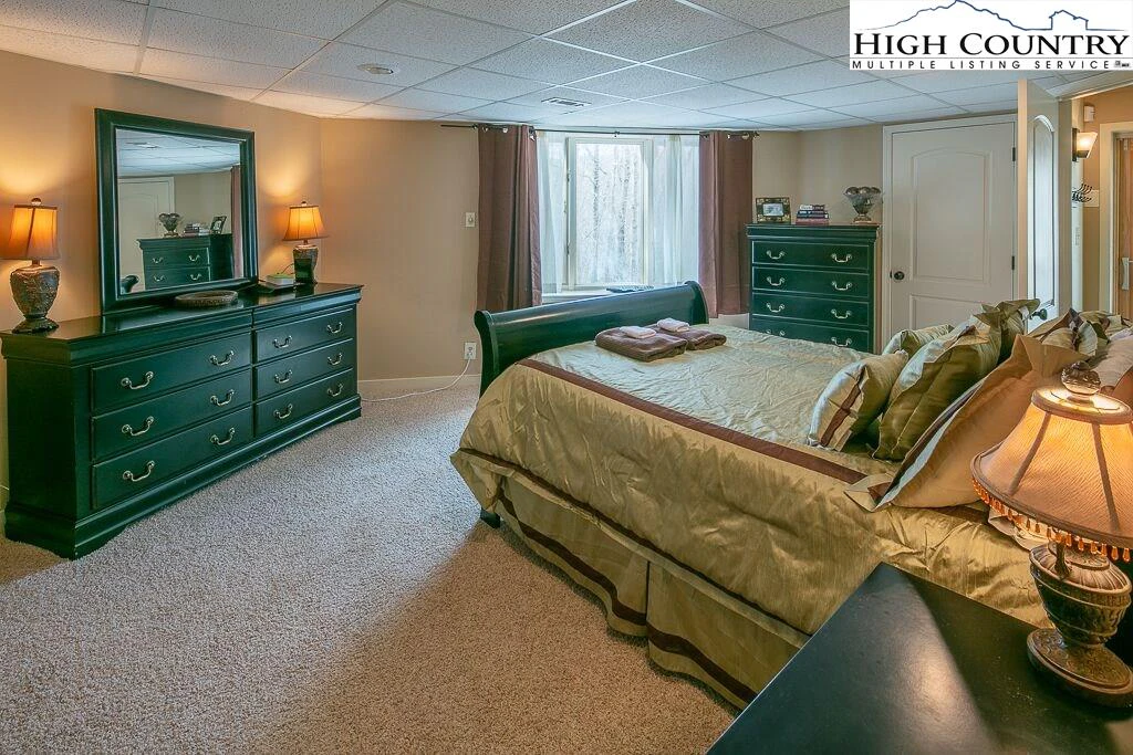 Image number 2 for the current listing