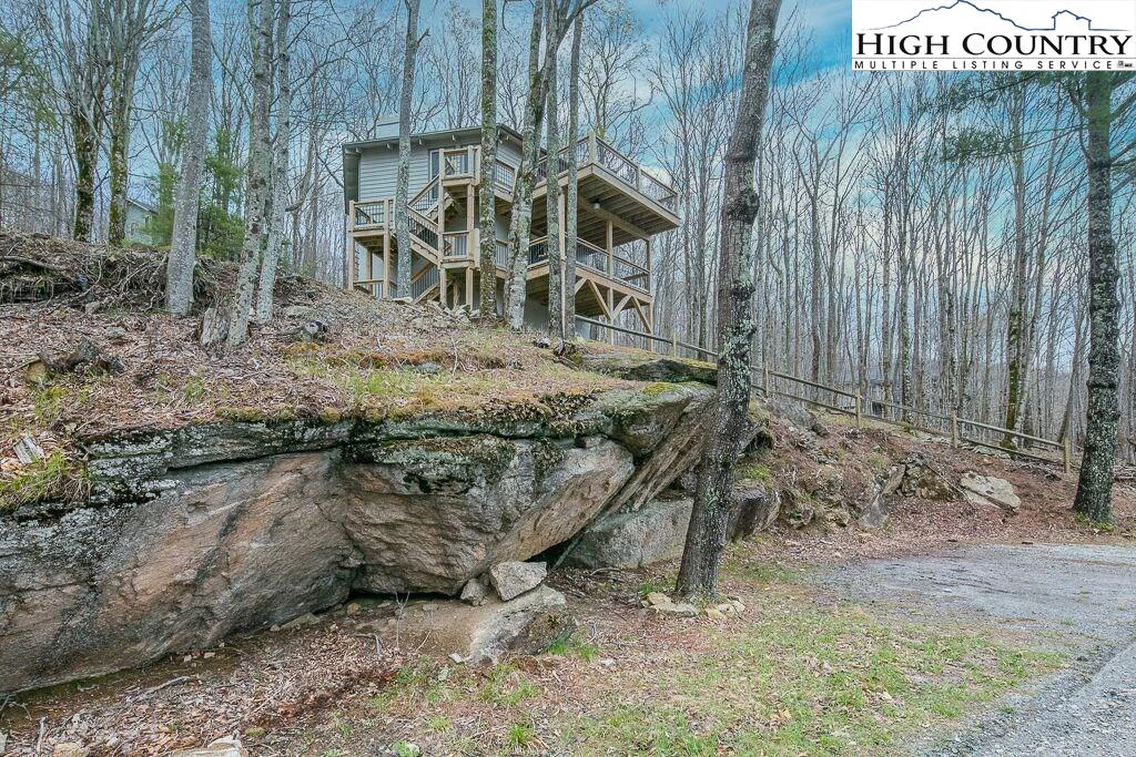 Image number 15 for the current listing