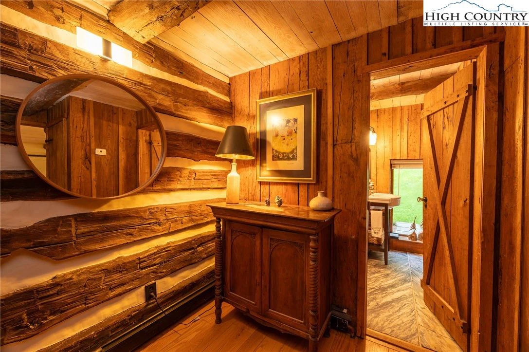 Image number 3 for the current listing