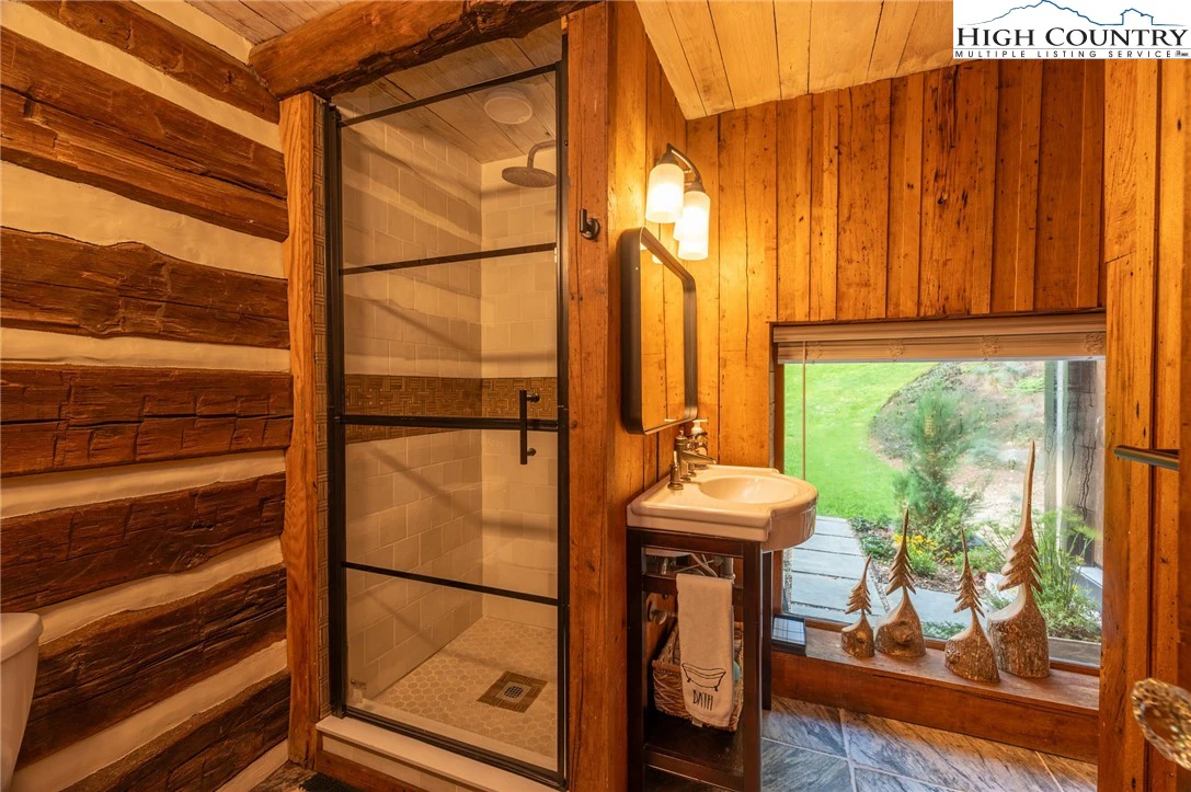 Image number 4 for the current listing