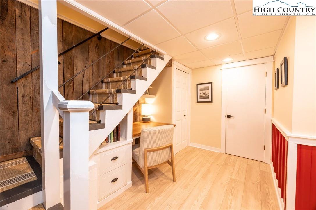Image number 6 for the current listing