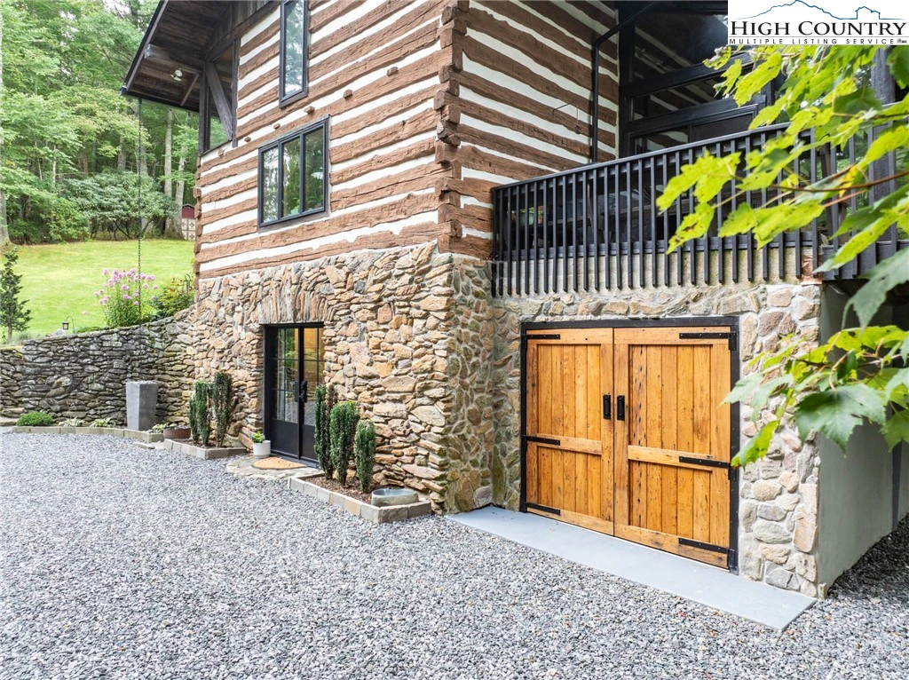 Image number 10 for the current listing