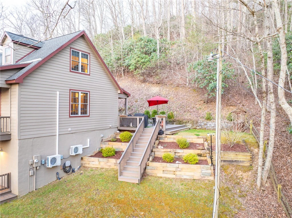 Image number 16 for the current listing