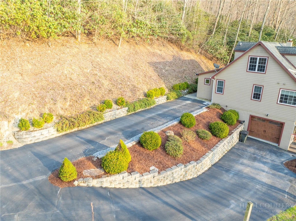Image number 20 for the current listing