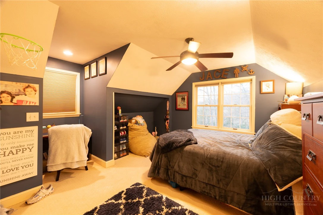 Image number 3 for the current listing
