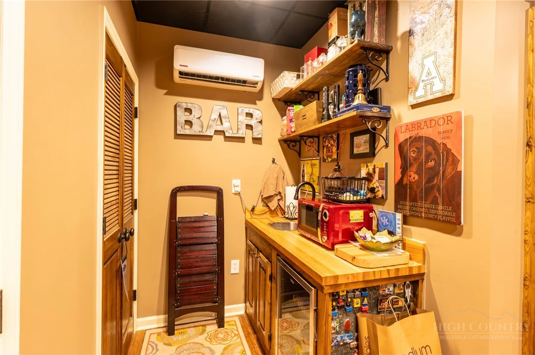 Image number 6 for the current listing
