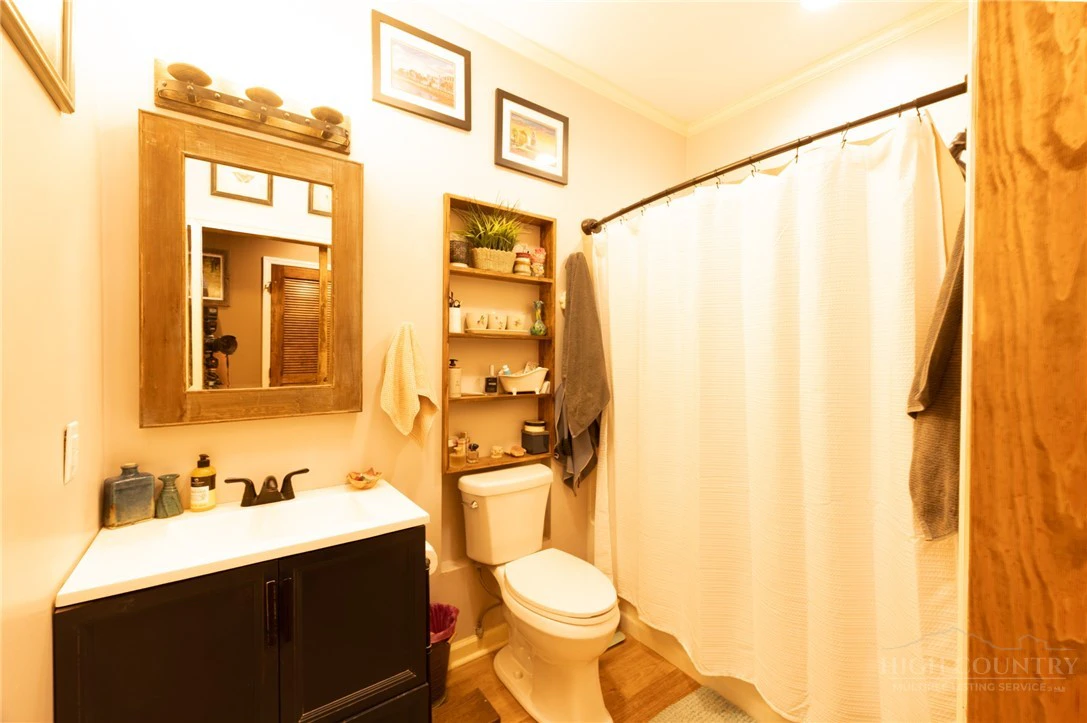 Image number 7 for the current listing
