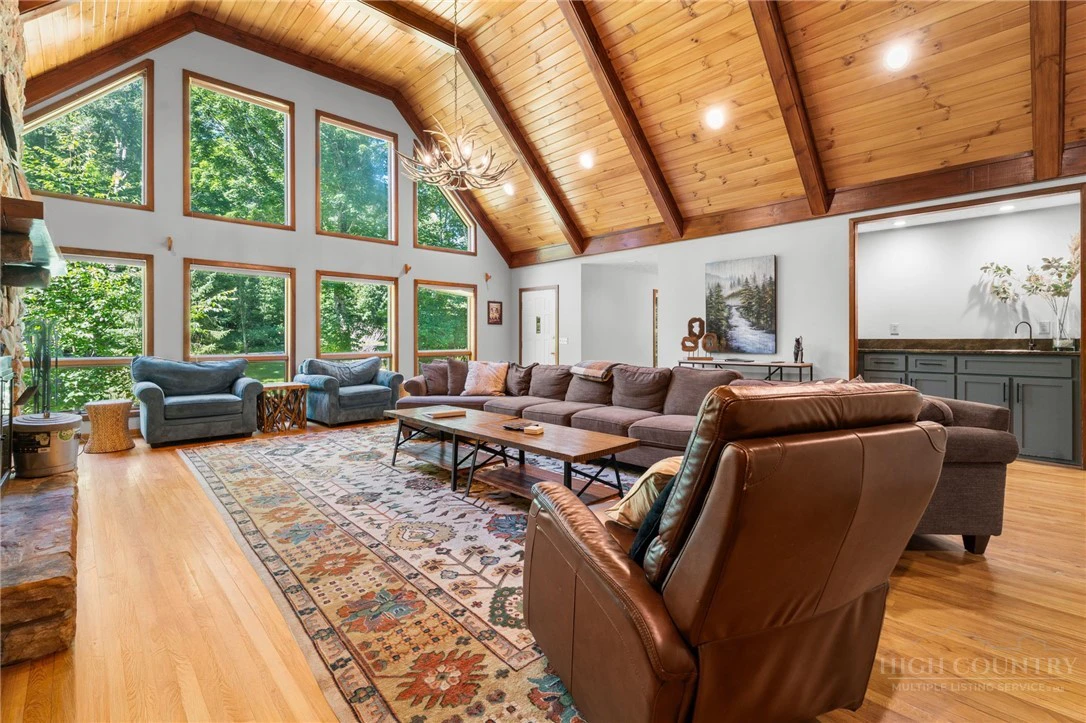 Image number 2 for the current listing