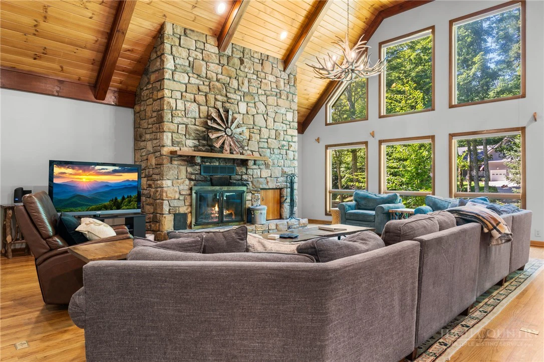 Image number 9 for the current listing