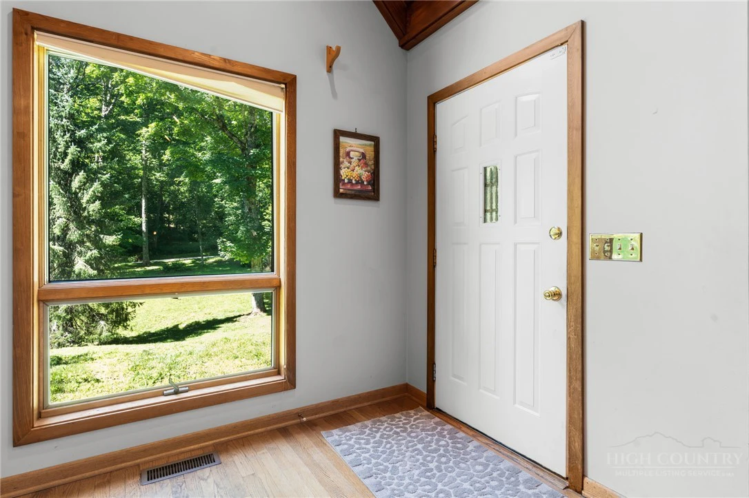 Image number 6 for the current listing