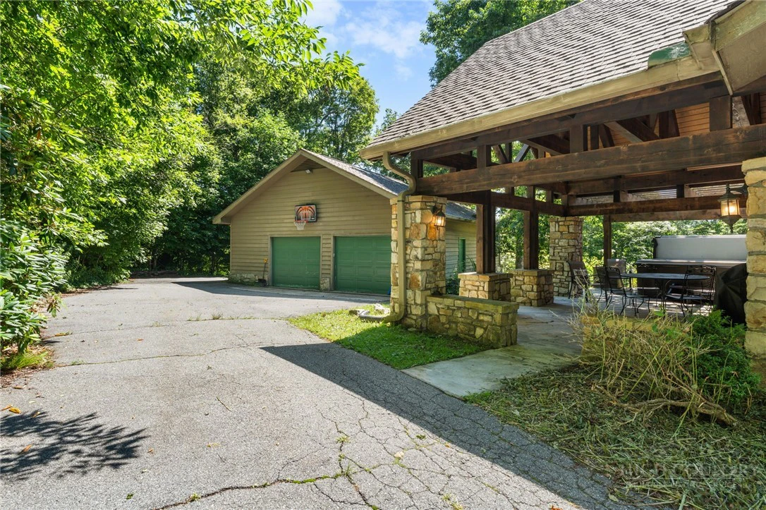 Image number 4 for the current listing