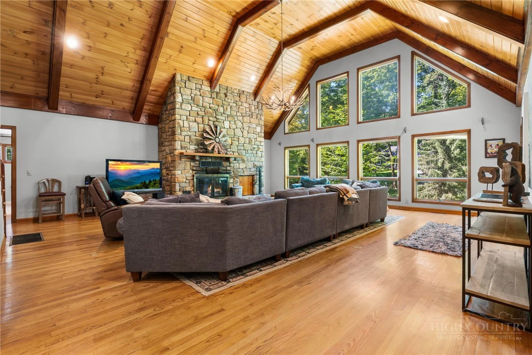 Image number 8 for the current listing