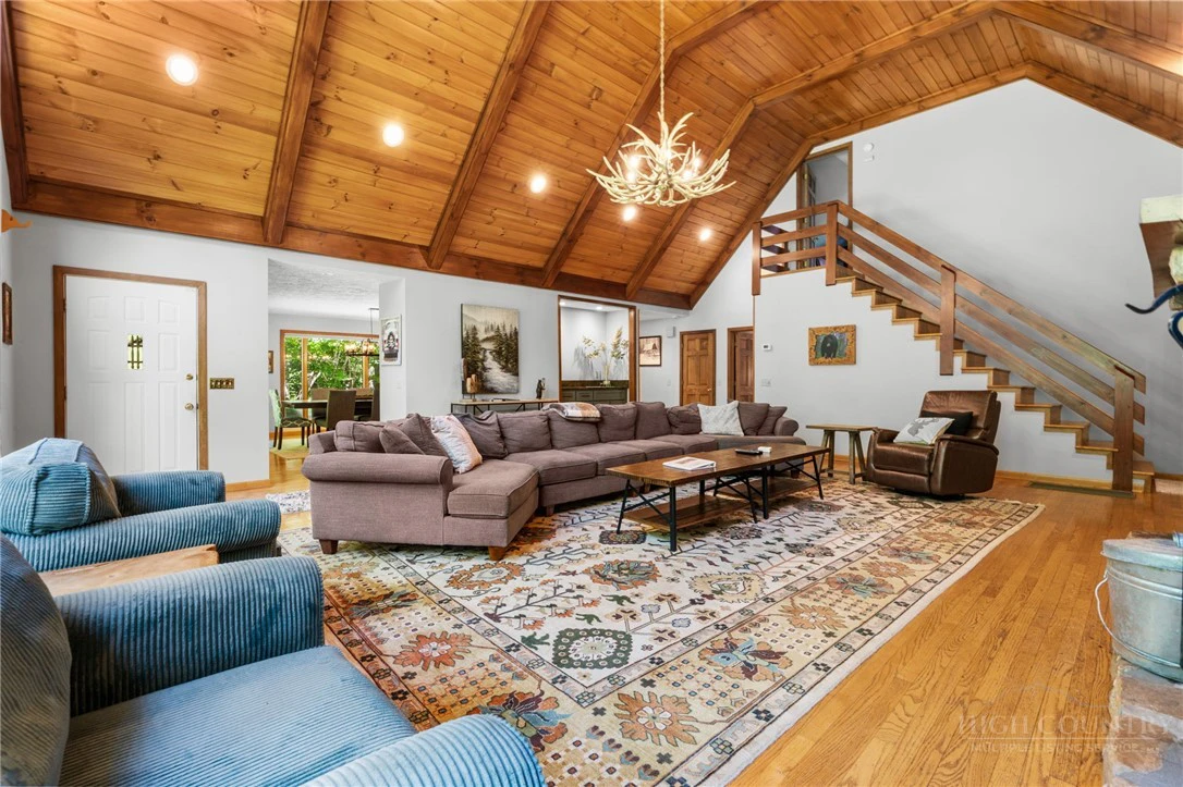 Image number 10 for the current listing