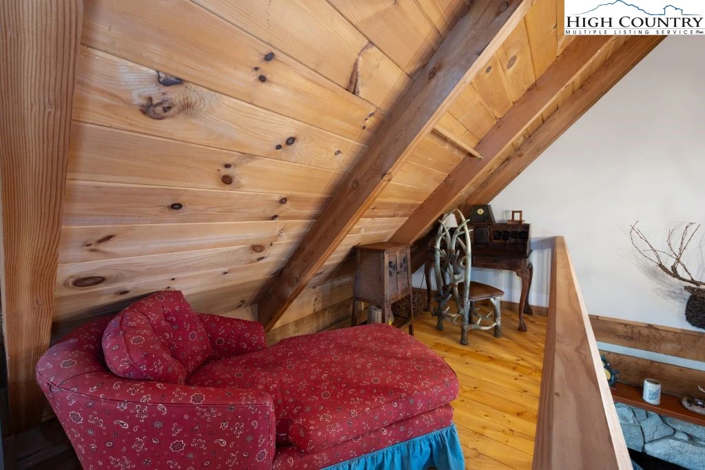 Image number 20 for the current listing