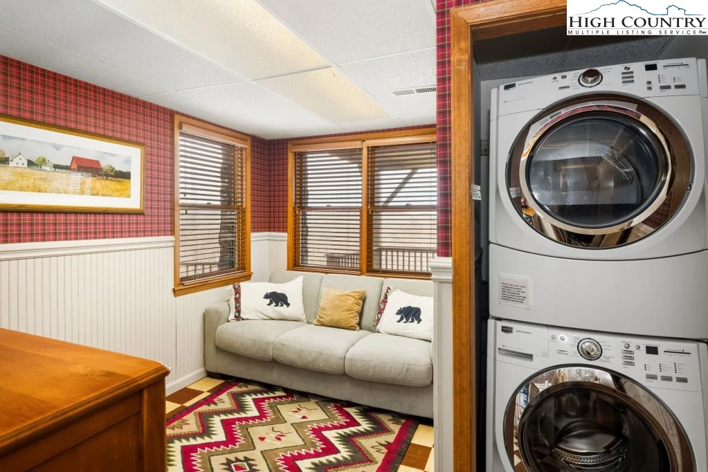 Image number 2 for the current listing