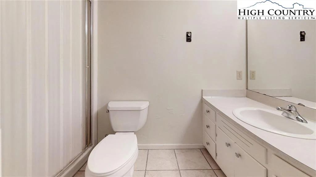 Image number 11 for the current listing