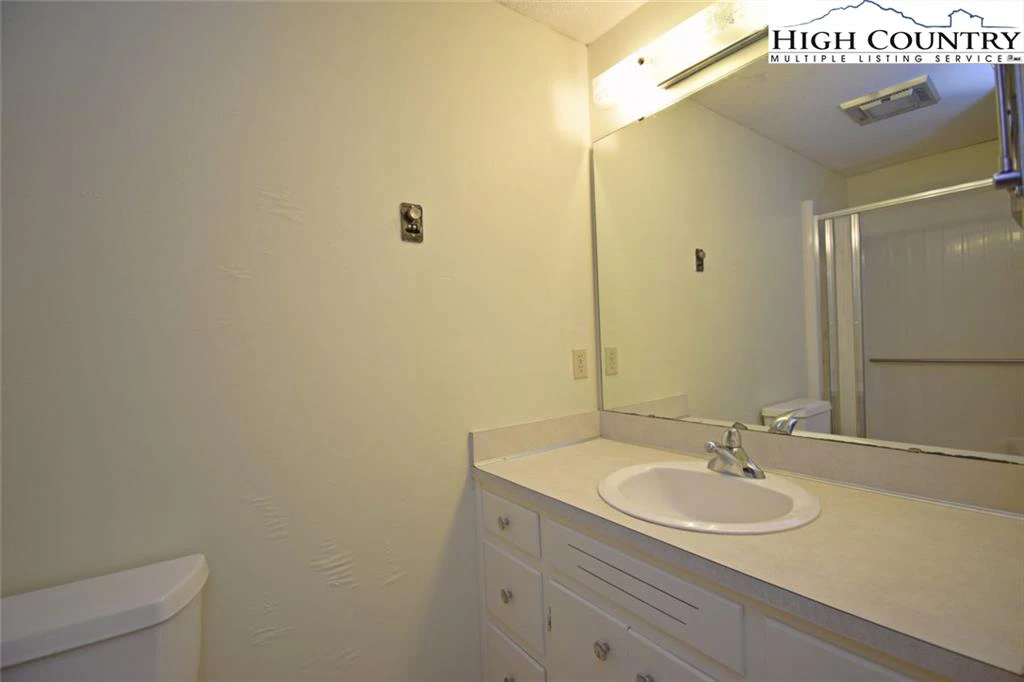 Image number 3 for the current listing