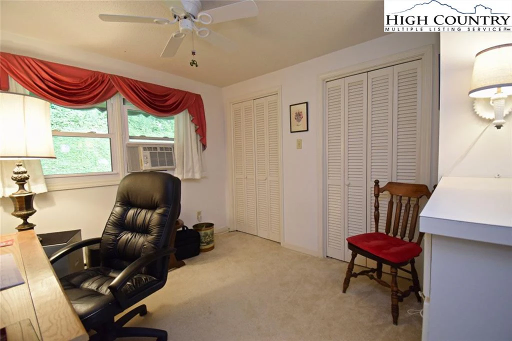Image number 9 for the current listing