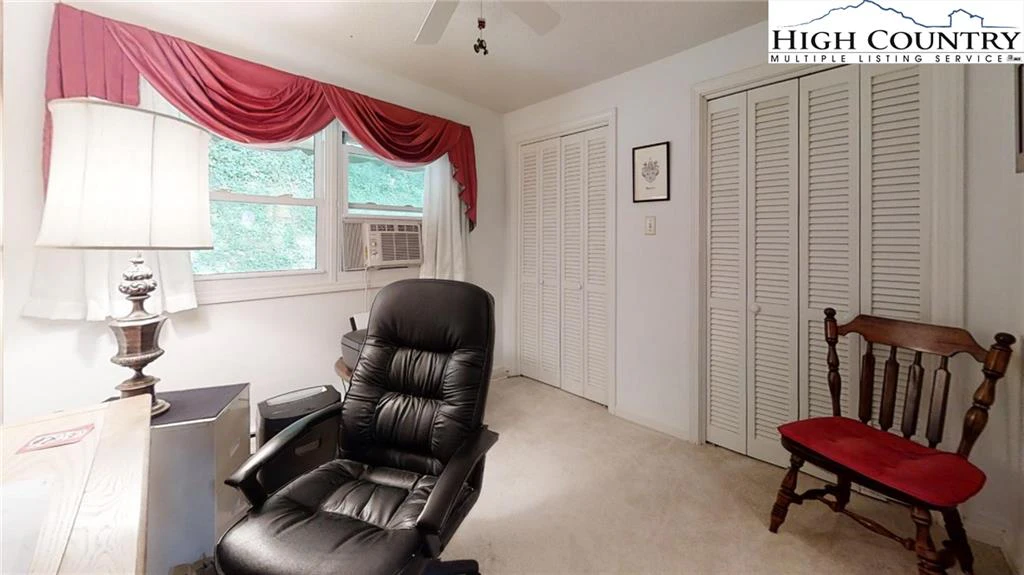 Image number 10 for the current listing