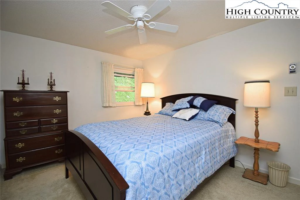 Image number 2 for the current listing