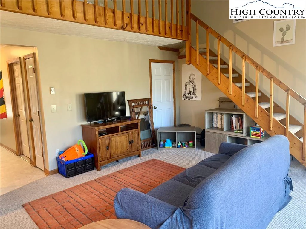 Image number 12 for the current listing