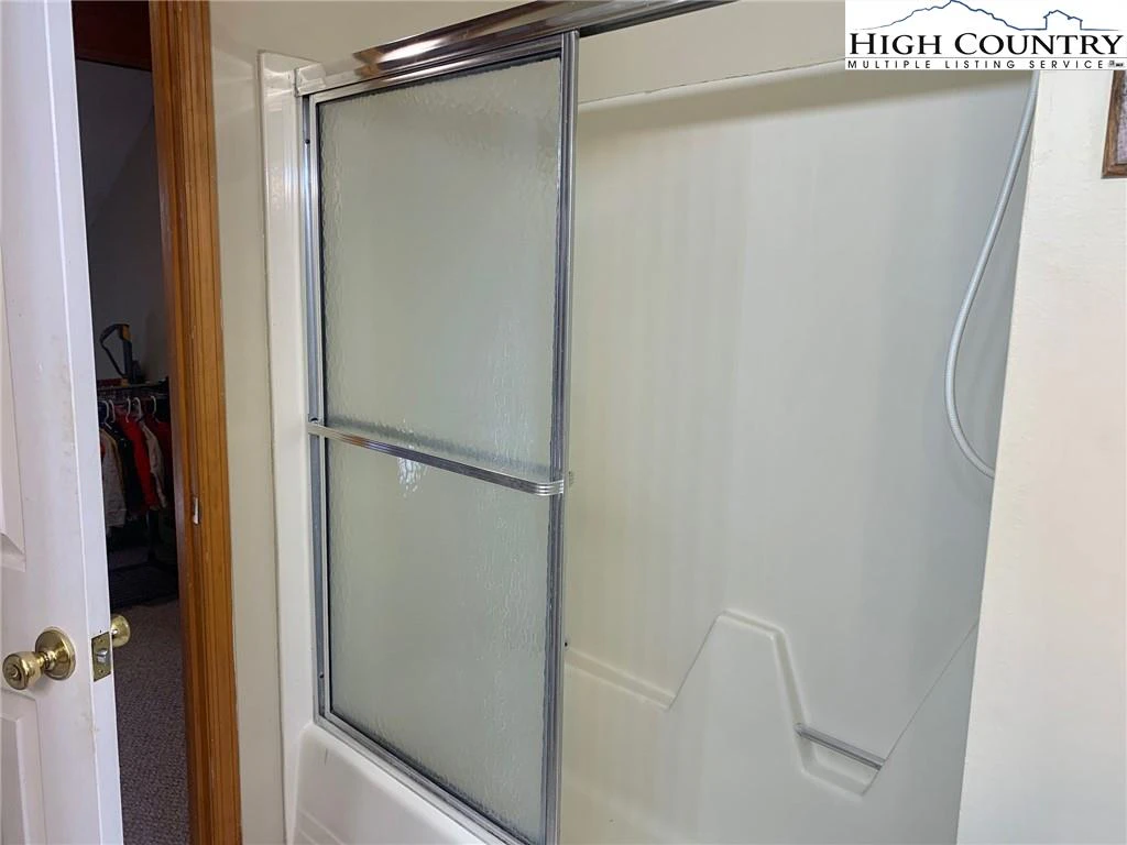 Image number 15 for the current listing