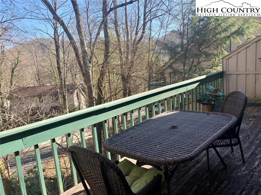 Image number 16 for the current listing