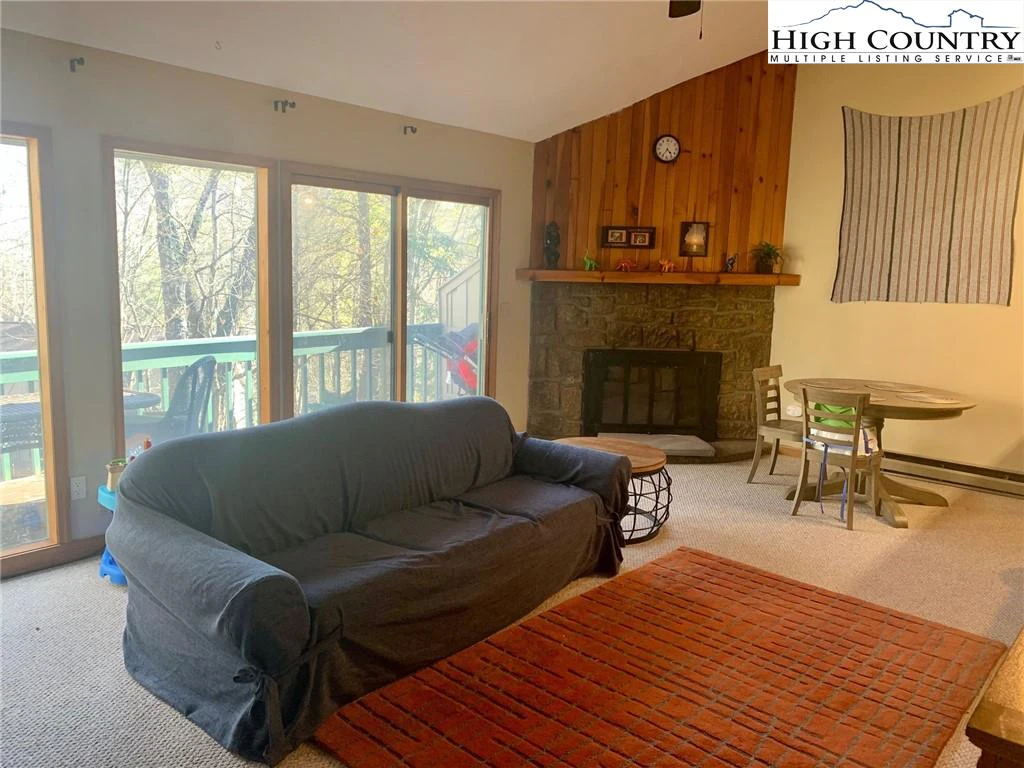 Image number 3 for the current listing