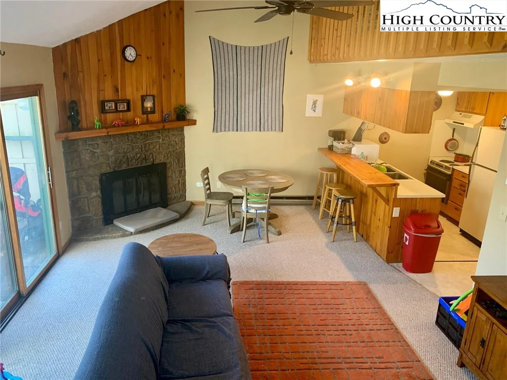 Image number 10 for the current listing