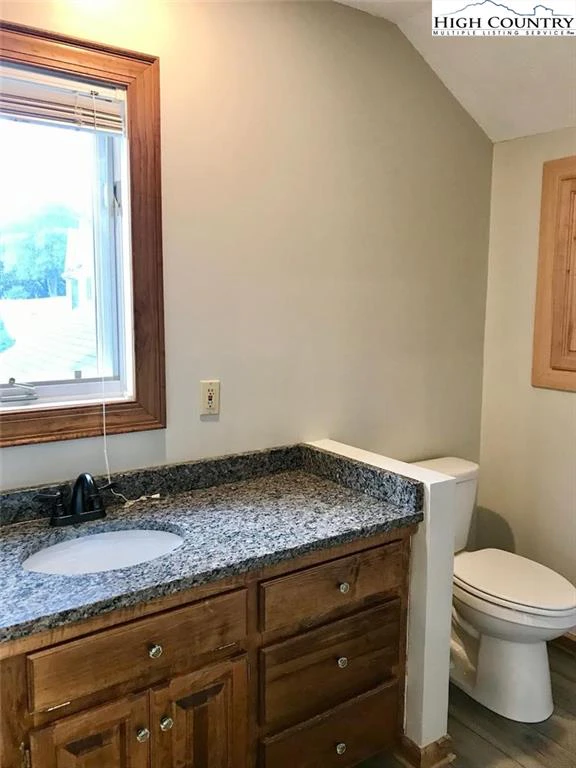 Image number 3 for the current listing