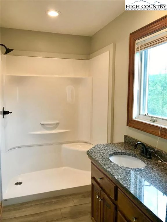 Image number 4 for the current listing