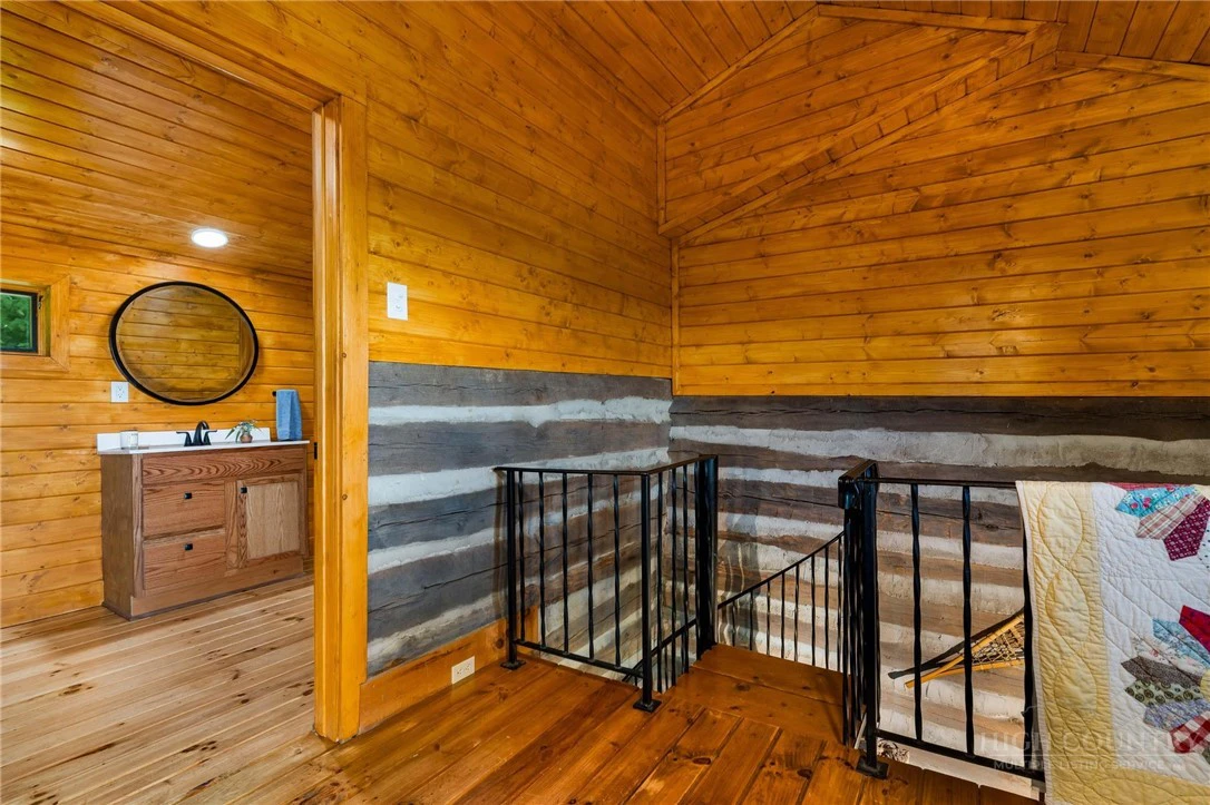 Image number 4 for the current listing