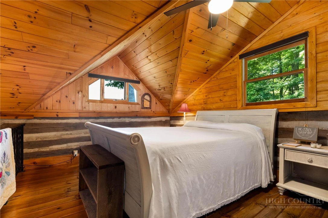 Image number 3 for the current listing
