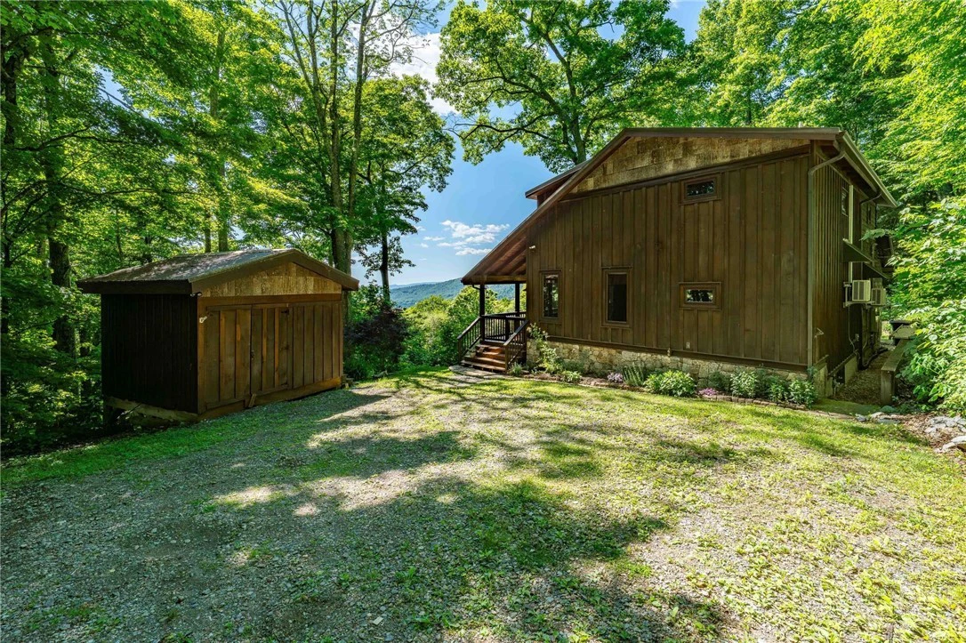 Image number 18 for the current listing
