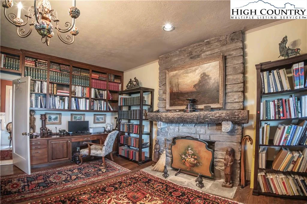 Image number 41 for the current listing