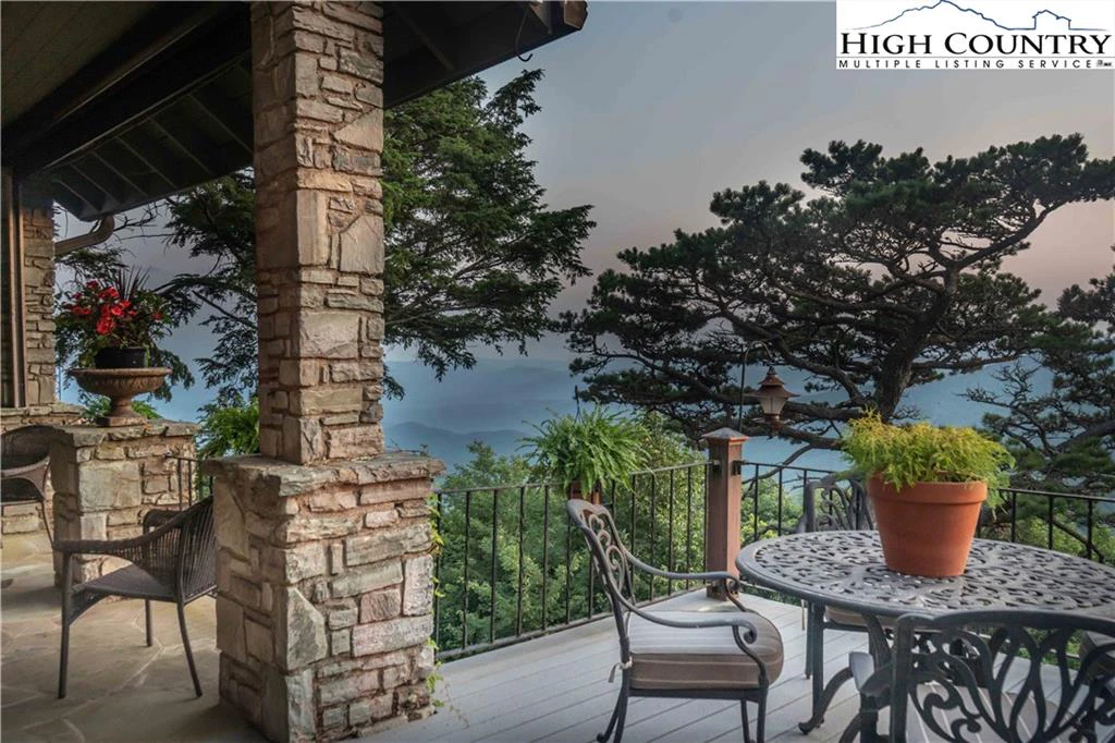 Image number 12 for the current listing