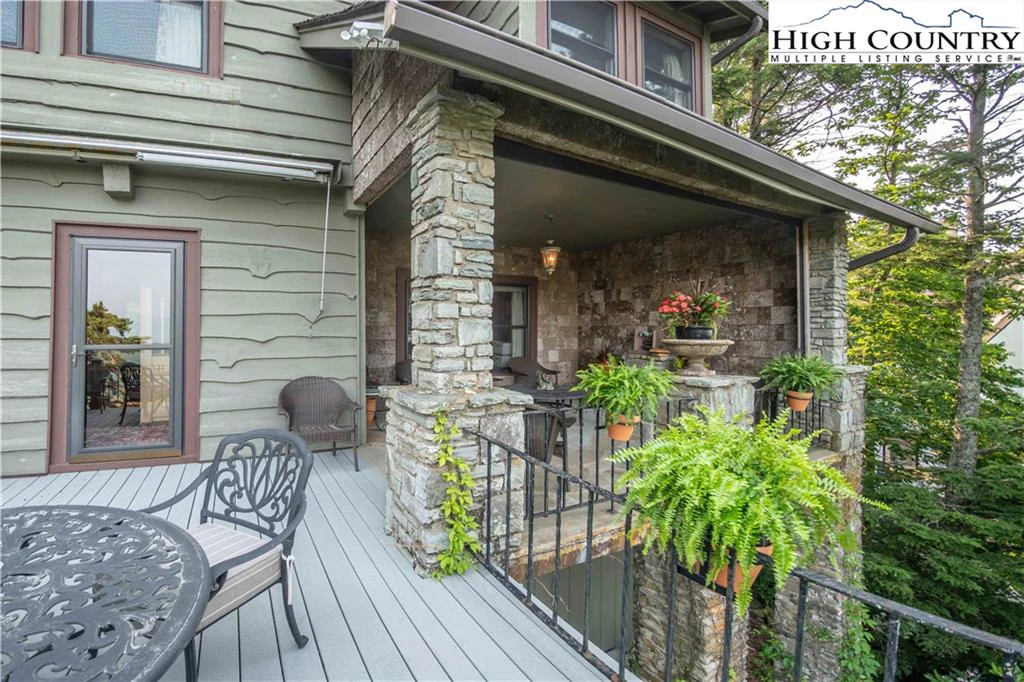 Image number 4 for the current listing