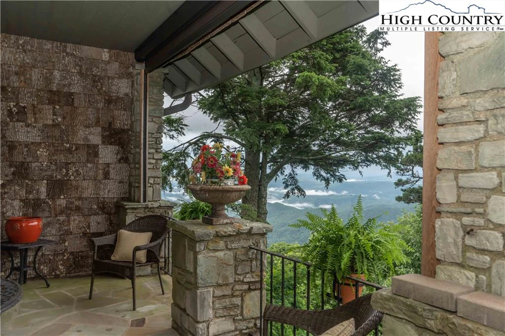 Image number 5 for the current listing