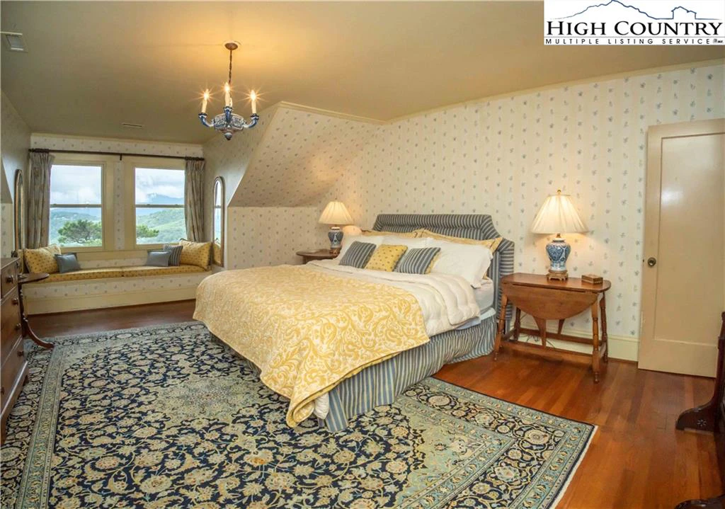 Image number 6 for the current listing